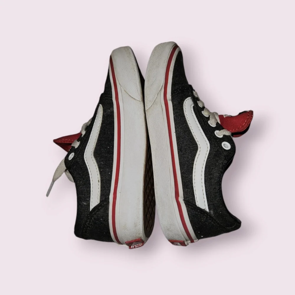 Vans Off the Wall Sneakers Boys size 12 Black White